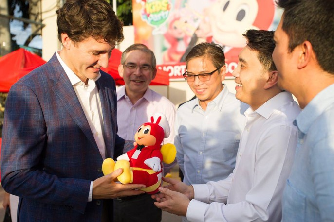 Philippines: Thủ tướng Canada gây náo loạn khi mua gà rán - Ảnh 7.