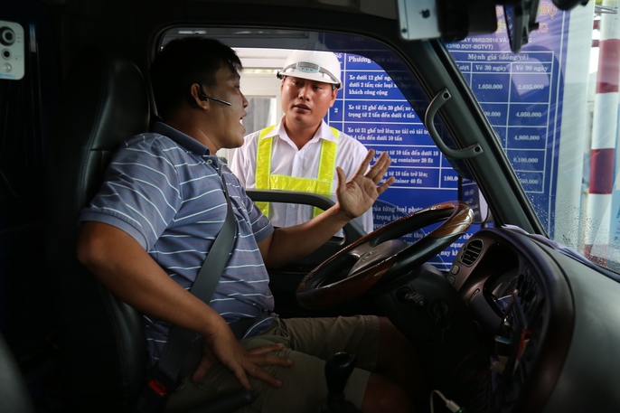 Toàn cảnh trạm thu phí Cai Lậy vỡ trận - Ảnh 5. Toàn cảnh trạm thu phí Cai Lậy vỡ trận - Ảnh 5.