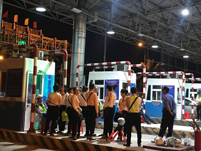 Vỡ òa niềm vui khi BOT Cai Lậy tạm dừng thu phí - Ảnh 5. Vỡ òa niềm vui khi BOT Cai Lậy tạm dừng thu phí - Ảnh 5.