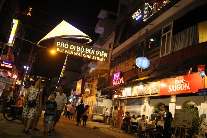 Hàng ngàn du khách đổ về phố đi bộ Bùi Viện trong ngày ra mắt - Ảnh 1. Hàng ngàn du khách đổ về phố đi bộ Bùi Viện trong ngày ra mắt - Ảnh 1.