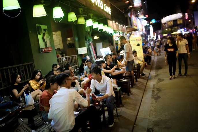 Hàng ngàn du khách đổ về phố đi bộ Bùi Viện trong ngày ra mắt - Ảnh 6. Hàng ngàn du khách đổ về phố đi bộ Bùi Viện trong ngày ra mắt - Ảnh 6.