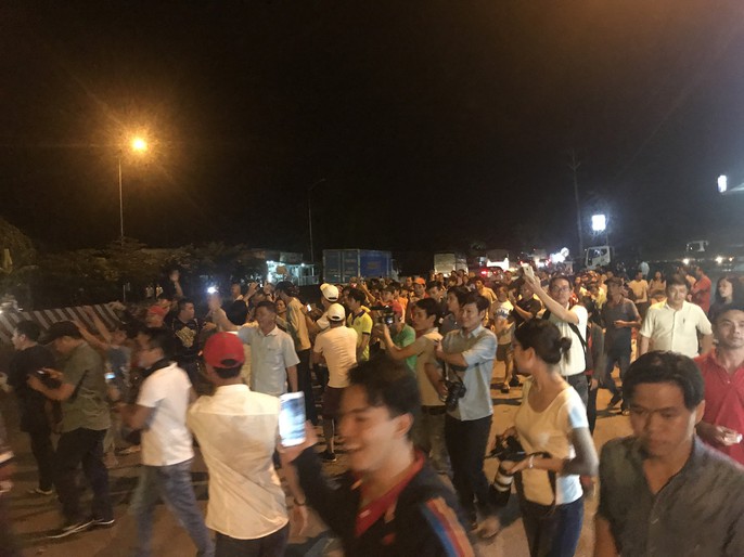 Vỡ òa niềm vui khi BOT Cai Lậy tạm dừng thu phí - Ảnh 3. Vỡ òa niềm vui khi BOT Cai Lậy tạm dừng thu phí - Ảnh 3.