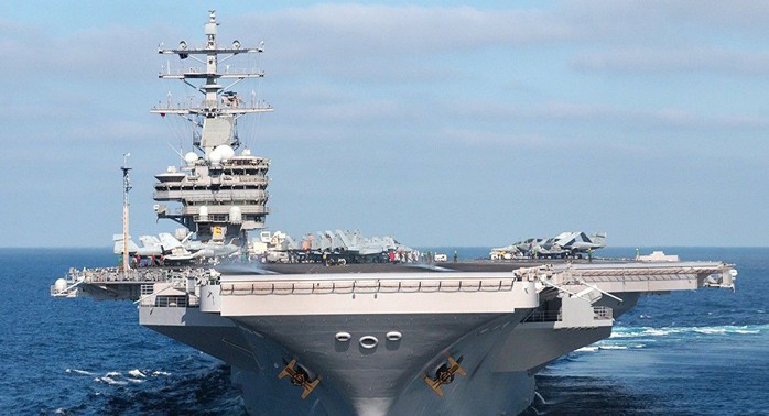 ... và tàu sân bay USS Ronald Reagan của Mỹ. Ảnh: PIXABAY