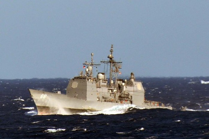 Tuần dương hạm USS Hue City (CG 66) đi qua biển Địa Trung Hải. Ảnh: U.S. NAVY