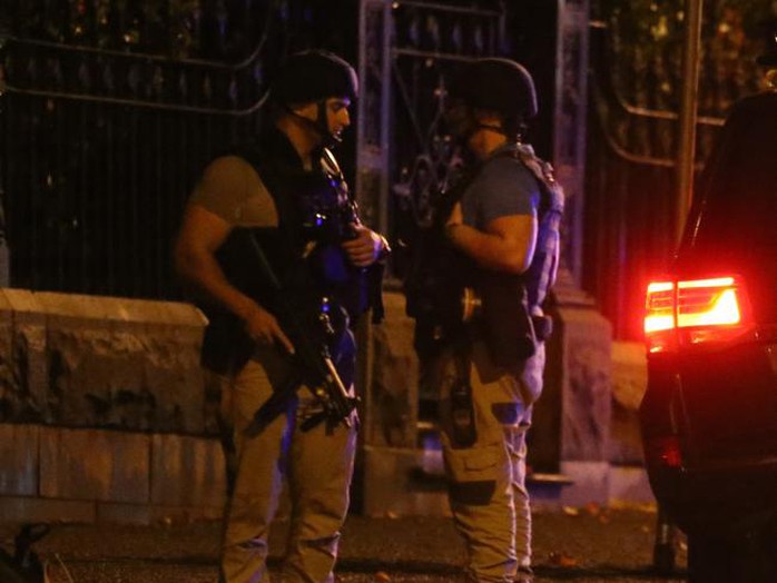 Úc: Bắt con tin, nghi phạm “trung thành IS” bị bắn chết - Ảnh 2.