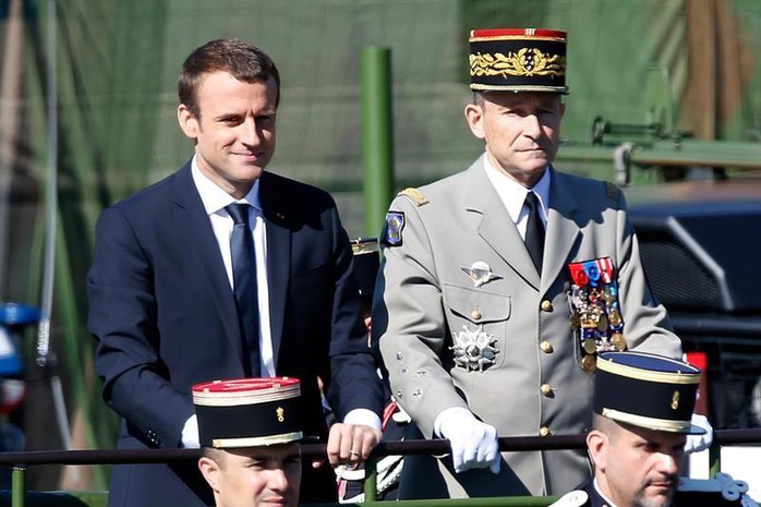 Bất đồng với tổng thống, tổng tham mưu trưởng quân đội Pháp từ chức - Ảnh 1.