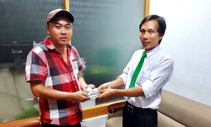 Tài xế taxi Mai Linh trả hơn 100 triệu đồng cho khách bỏ quên - Ảnh 2.
