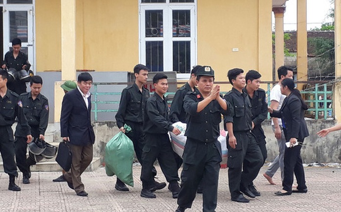 Công an Hà Nội kêu gọi người bắt giữ 38 cán bộ, cảnh sát ở Đồng Tâm đầu thú - Ảnh 1.