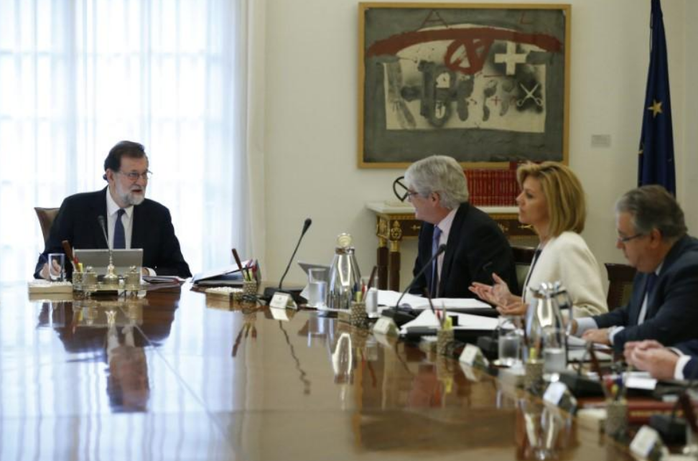 Thủ tướng Tây Ban Nha ra đòn mạnh tay với lãnh đạo Catalonia - Ảnh 1.