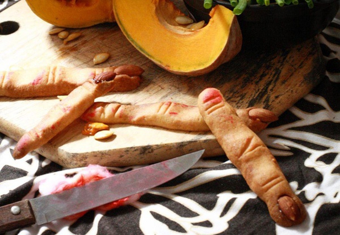 Halloween nhâm nhi món bánh... ngón tay vừa ăn vừa mếu - Ảnh 1. Halloween nhâm nhi món bánh... ngón tay vừa ăn vừa mếu - Ảnh 1.