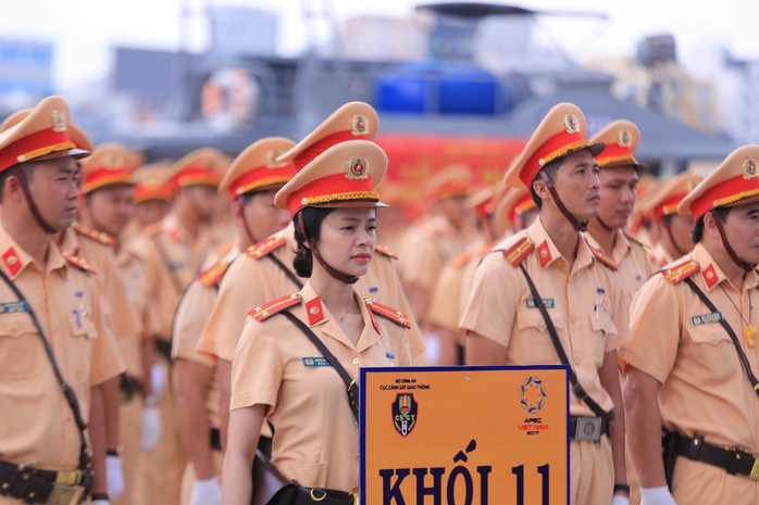 Mãn nhãn trước những bóng hồng bảo vệ an ninh APEC - Ảnh 1.