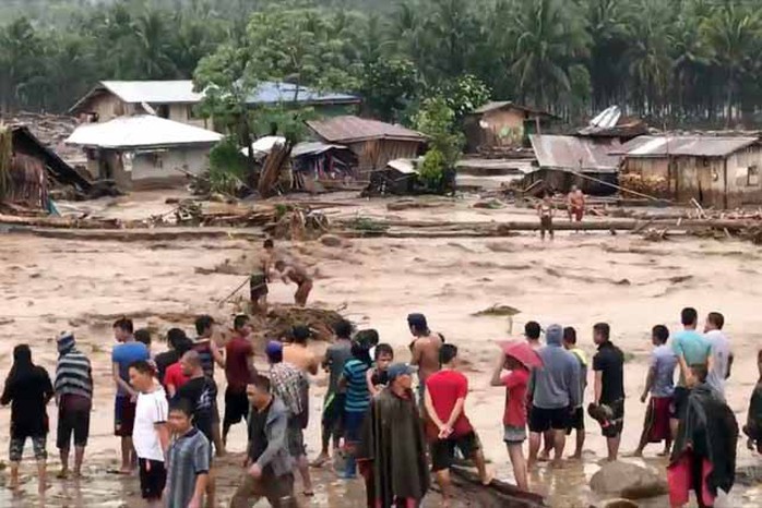 Bị lũ cuốn 900 km trong 4 ngày vẫn sống - Ảnh 1.