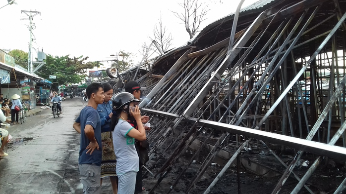 CLIP: Cảnh hoang tàn sau vụ cháy kinh hoàng ở chợ đêm Phú Quốc - Ảnh 3.