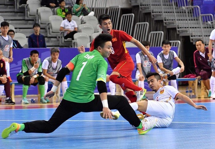 Clip: Rượt đuổi tỉ số, futsal Việt Nam ngược dòng hạ Trung Quốc - Ảnh 2.