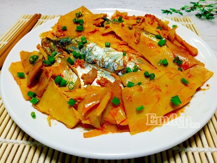 Trời mưa ăn cá nục kho măng đậm đà, cả nhà ngon cơm - Ảnh 9. Trời mưa ăn cá nục kho măng đậm đà, cả nhà ngon cơm - Ảnh 9.
