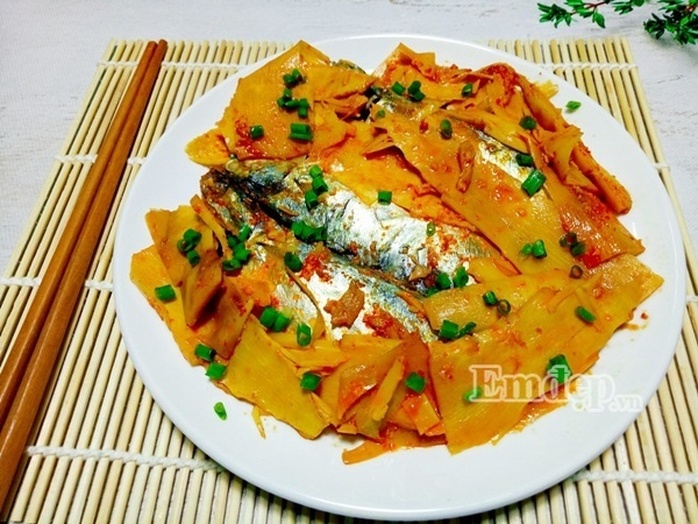 Trời mưa ăn cá nục kho măng đậm đà, cả nhà ngon cơm - Ảnh 11. Trời mưa ăn cá nục kho măng đậm đà, cả nhà ngon cơm - Ảnh 11.