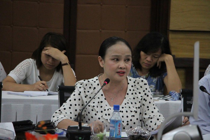 Cô Nguyễn Thị Thu Cúc, Hiệu trưởng Trường THPT Gia Định, phát biểu tại hội thảo