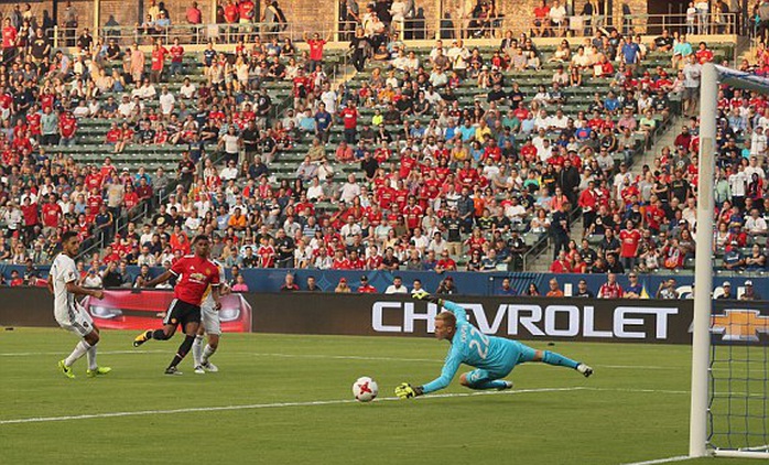 Lukaku ra mắt nhạt nhòa trận M.U đại thắng LA Galaxy - Ảnh 1.