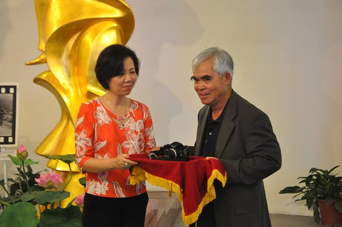 Nick Út tặng bức ảnh Em bé Napalm cho Bảo tàng Phụ nữ Việt Nam - Ảnh 2.