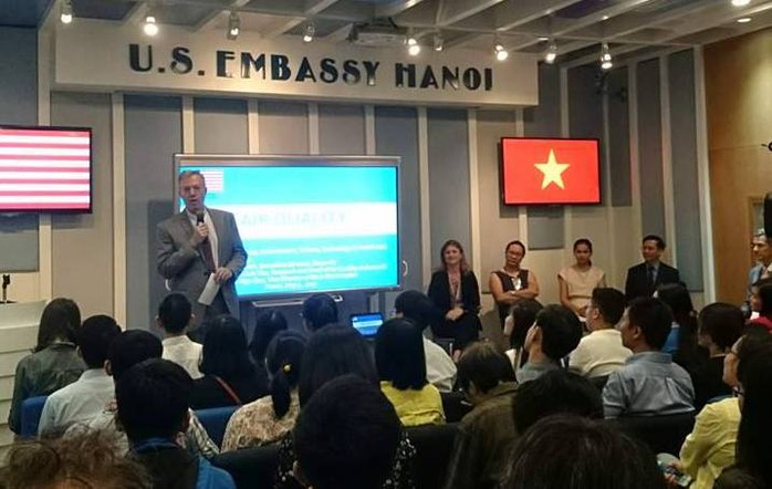 Đại sứ Mỹ tại Việt Nam Ted Osius phát biểu mở đầu buổi thảo luận
