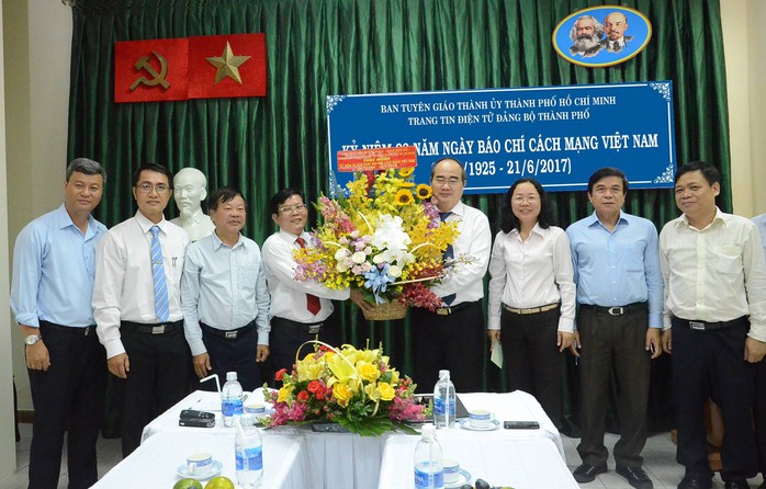 Bí thư Nguyễn Thiện Nhân thăm Trang tin Điện tử Đảng bộ TP HCM - Ảnh 2.
