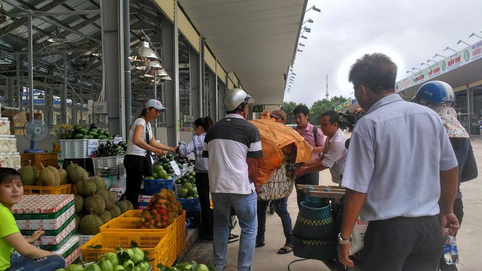 Chợ đầu mối nông sản lớn nhất Đồng Nai đi vào hoạt động - Ảnh 2.