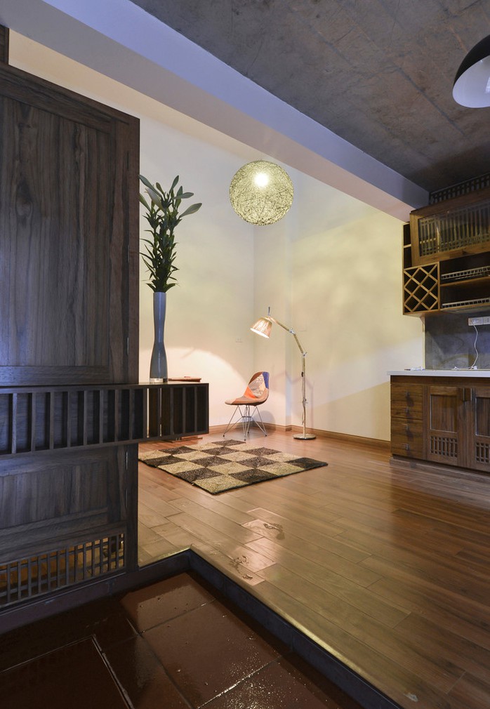Công trình được thiết kế bởi MON Atelier Architecture, sử dụng rất nhiều vật liệu gỗ giúp tạo cảm giác ấm cúng.
