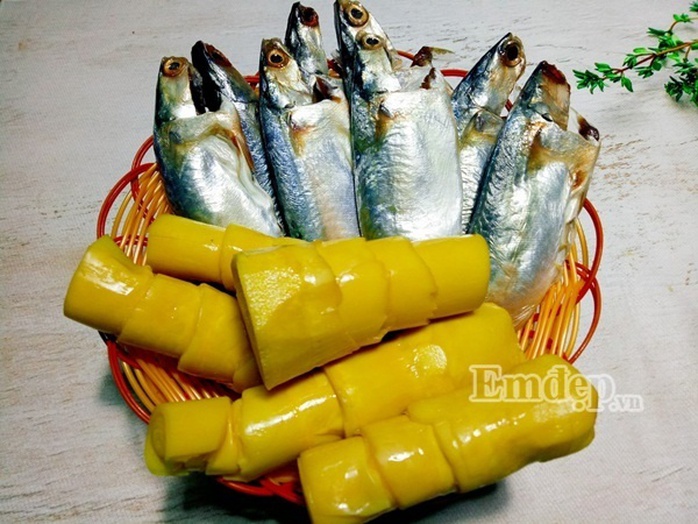 Trời mưa ăn cá nục kho măng đậm đà, cả nhà ngon cơm - Ảnh 2. Trời mưa ăn cá nục kho măng đậm đà, cả nhà ngon cơm - Ảnh 2.