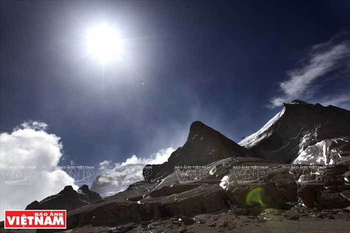 Hành trình chiêm bái ngọn núi thiêng Kailash ở Tây Tạng - Ảnh 2. Hành trình chiêm bái ngọn núi thiêng Kailash ở Tây Tạng - Ảnh 2.