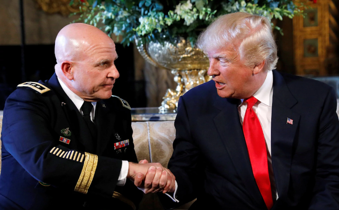 Bức ảnh làm Tổng thống Donald Trump đổi ý về Afghanistan - Ảnh 2.