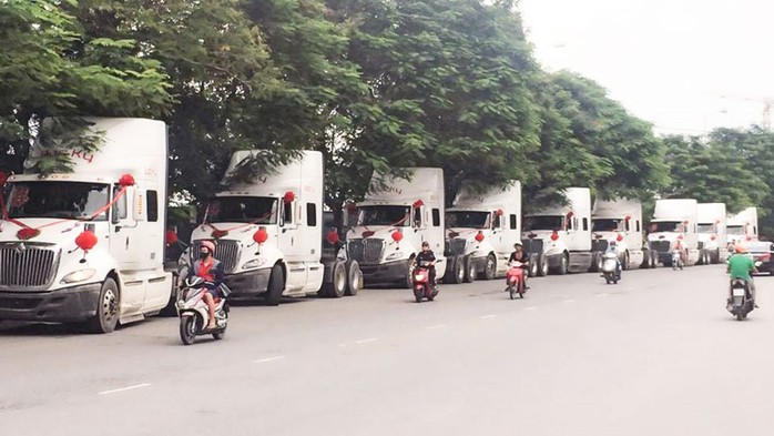 Dàn ôtô đầu kéo chục tỷ đi hỏi vợ tại Hải Phòng - Ảnh 2. Dàn ôtô đầu kéo chục tỷ đi hỏi vợ tại Hải Phòng - Ảnh 2.