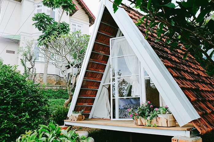 Những ngôi nhà đẹp như cổ tích giữa sương mù Đà Lạt - Ảnh 2.