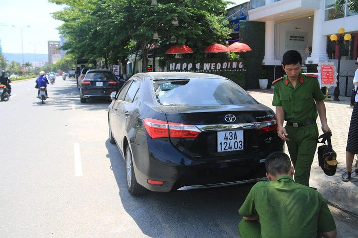 Đà Nẵng: Truy tìm đối tượng đập phá hàng loạt ô tô - Ảnh 1.