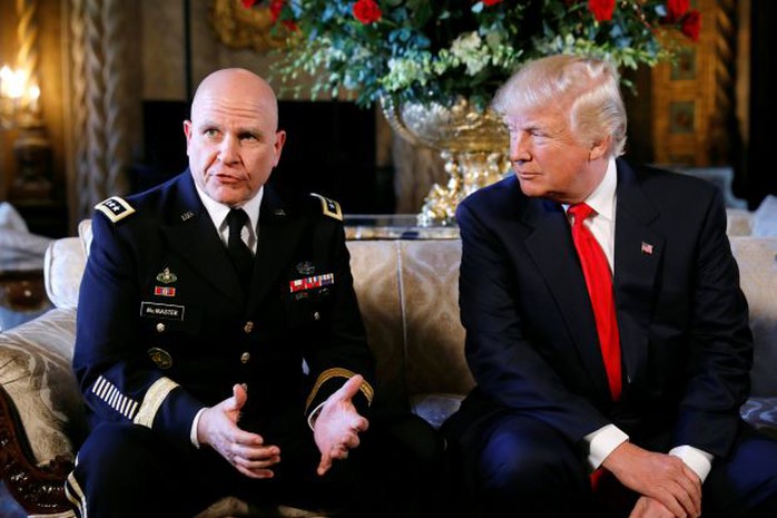 
Cố vấn An ninh Quốc gia H.R. McMaster (trái) và Tổng thống Trump. Ảnh Reuters
