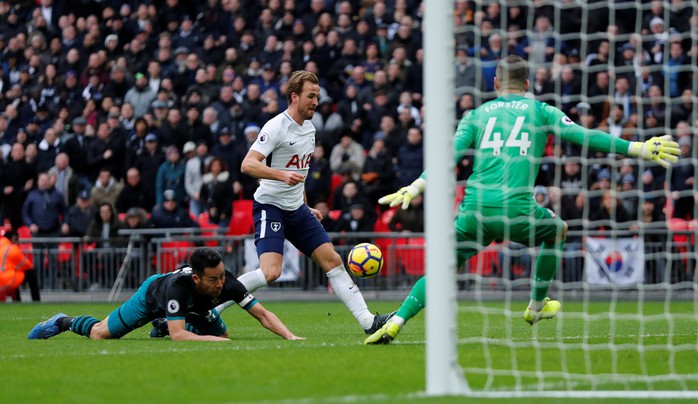 Kane tỏa sáng, Tottenham thắng tưng bừng Ngày Tặng quà - Ảnh 2.