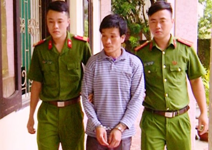 Hà Văn Chỉnh bị Công an huyện Quan Hóa bắt giữ để làm rõ hành vi chém đàn trâu