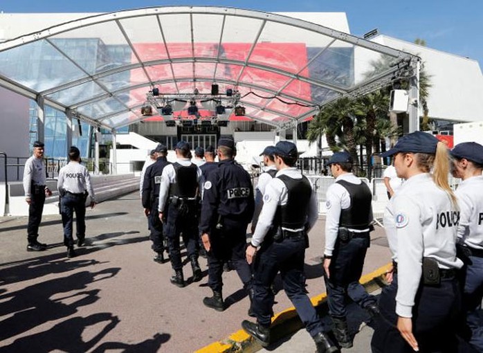 LHP Cannes: Chống khủng bố bằng 400 chậu hoa khủng - Ảnh 2.