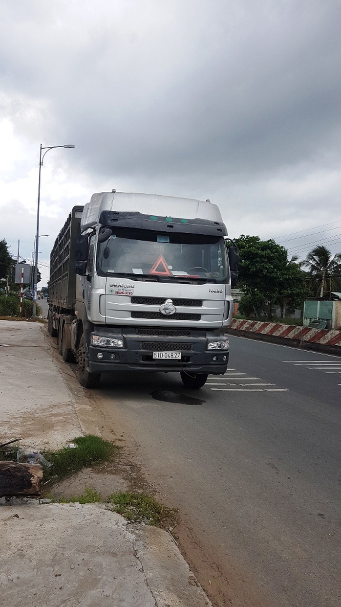 Mất hết hàng, tài xế container khai bị cướp trói trên xe - Ảnh 1.