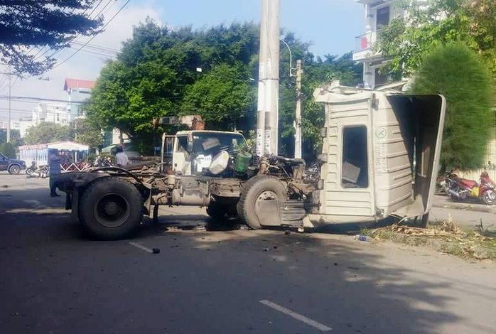 Xe container gây tai nạn nghiêm trọng trong KCN Tân Bình - Ảnh 2.