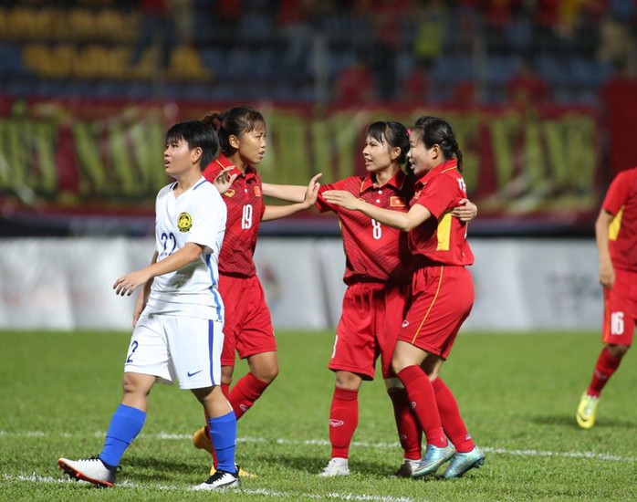 Thắng Malaysia 6-0, bóng đá nữ Việt Nam đoạt HCV - Ảnh 6.