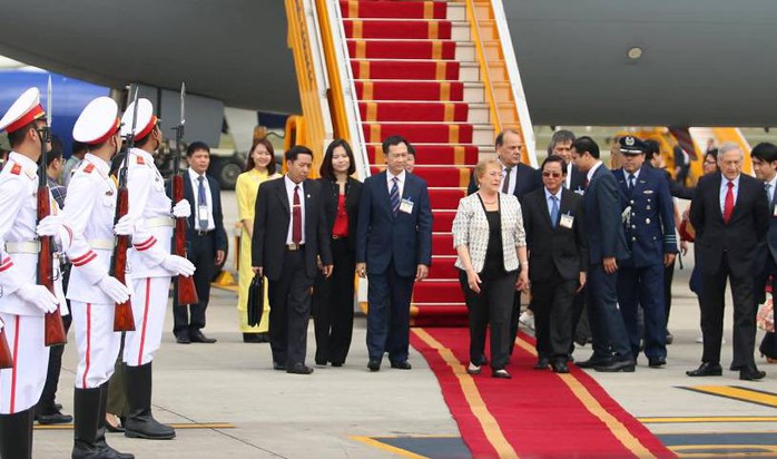 Tổng thống Chile Michelle Bachelet đáp Không lực tới Nội Bài - Ảnh 1.