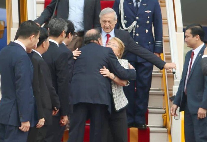 Tổng thống Chile Michelle Bachelet đáp Không lực tới Nội Bài - Ảnh 6.