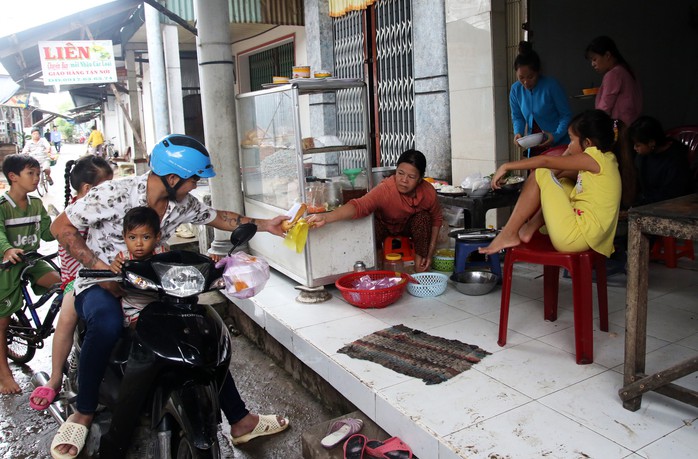 Người Cà Mau yên bình và rạng rỡ sau khi bão Tembin tan - Ảnh 9.