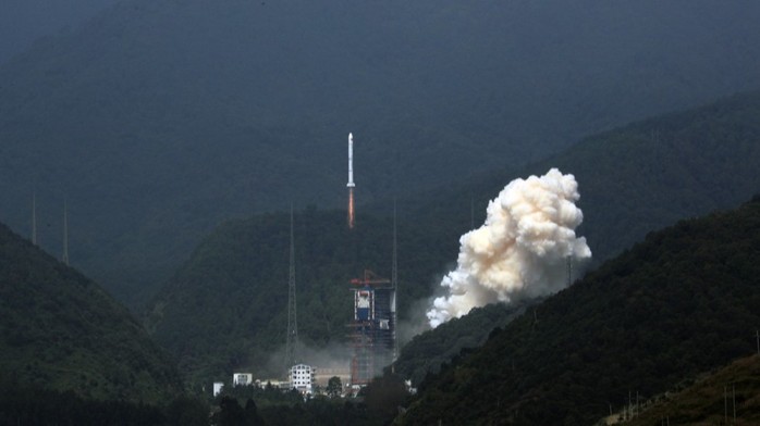 Trung Quốc phóng cùng lúc 3 vệ tinh do thám - Ảnh 1.