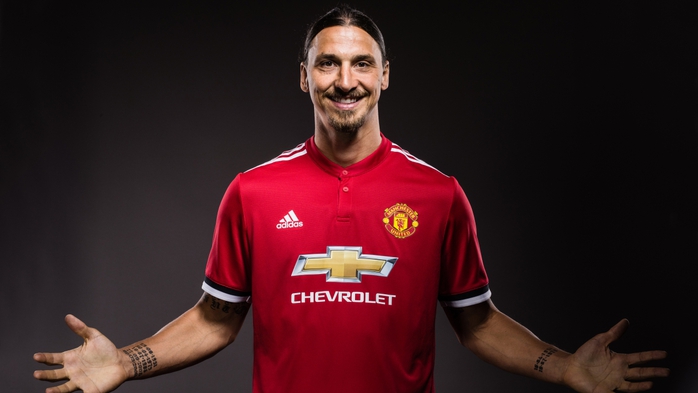 Ibrahimovic  giảm nửa lương, mất áo số 9 khi trở lại M.U - Ảnh 1.