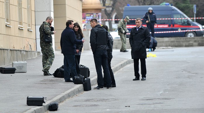 Hiện trường vụ nổ xảy ra gần trường học ở Rostov-on-Don. Ảnh: RT