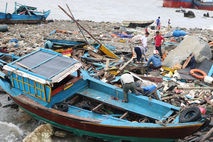 Bão số 2: Tan hoang ở cảng Hòn La sau bão đi qua - Ảnh 2.