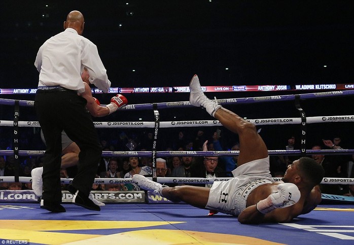 Xem Joshua hạ knock-out tay đấm thép Klitschko - Ảnh 2.