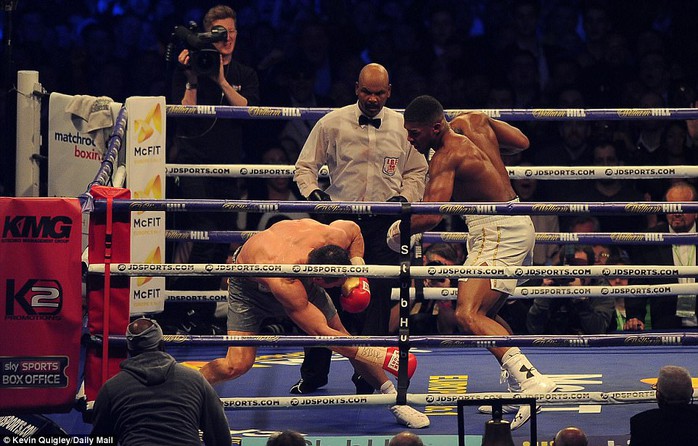 Xem Joshua hạ knock-out tay đấm thép Klitschko - Ảnh 3.