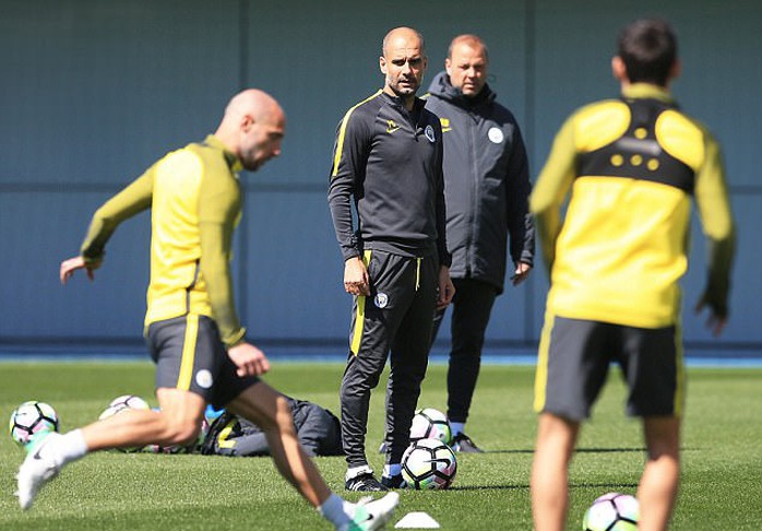 Guardiola không tin Mourinho từ bỏ mục tiêu tốp 4 - Ảnh 1.